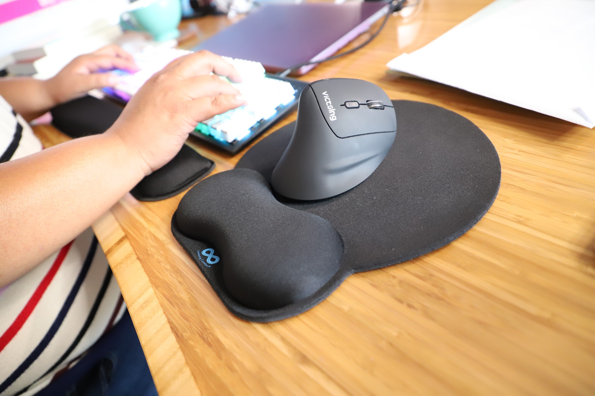 Everlasting Comfort Mouse Pad with Wrist Support - Includes